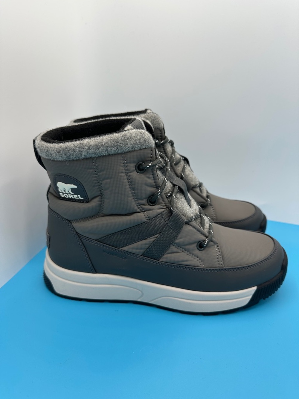 NEW! Sorel Whitney III Mid waterproof boots  Women’s size 8.5 Brand New in box!